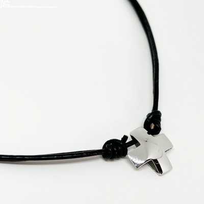Cuerito con cruz oro 14k